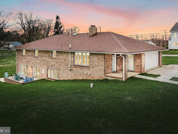 615 S PLEASANT AVENUE, DALLASTOWN, PA 17313