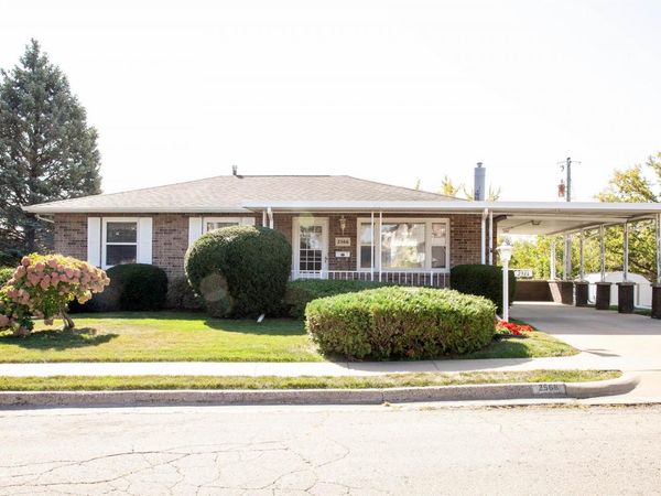 2566 Glenview Circle, Dubuque, IA 52001
