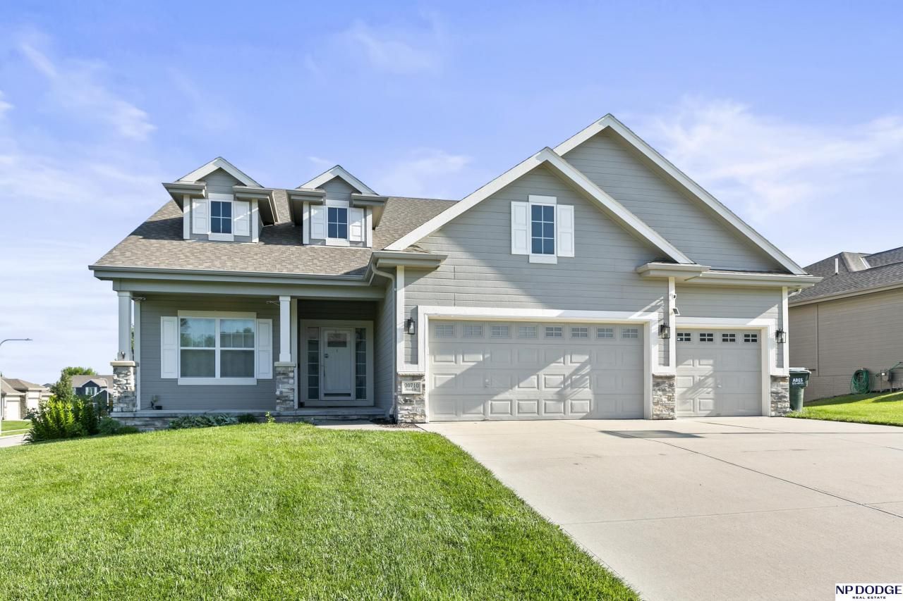 20710 Boyd Street , Elkhorn, NE 68022