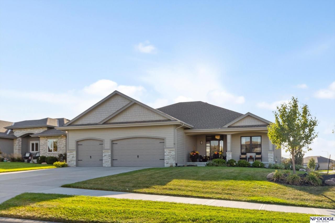 18723 Alder Drive , Omaha, NE 68136