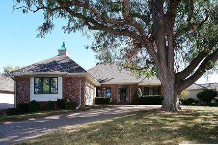 6525 S 100 Street , Omaha, NE 68127