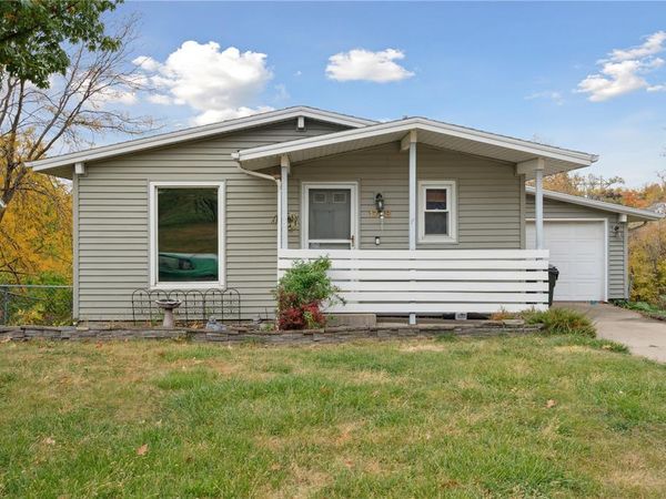 1728 South View Dr NW, Cedar Rapids, IA 52405