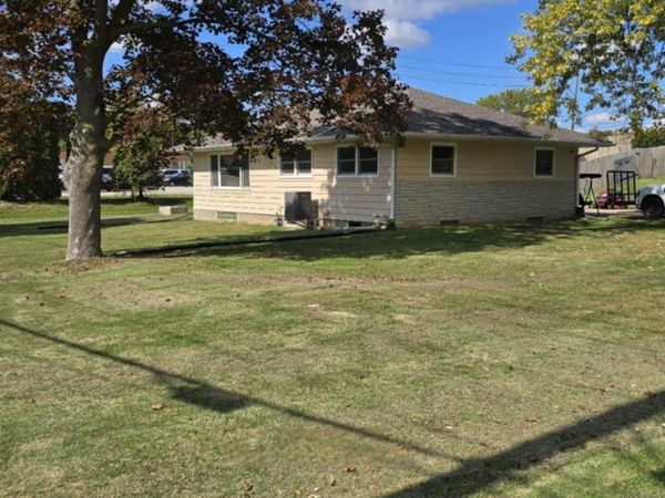 406 PLEASANT Avenue, Silvis, IL 61282