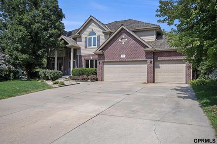 16356 Burt Street , Omaha, NE 68118
