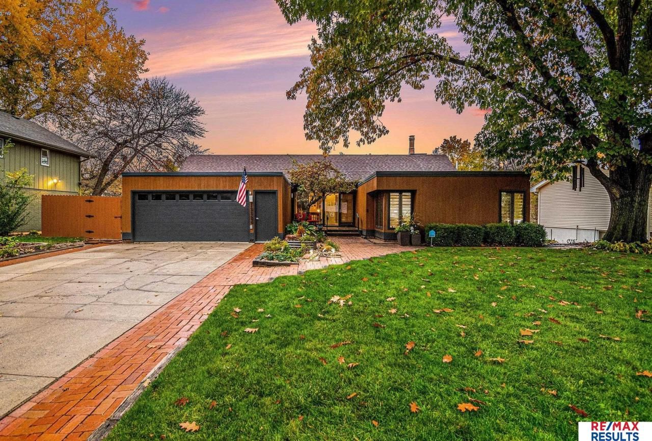 12324 Deer Hollow Drive , Omaha, NE 68154