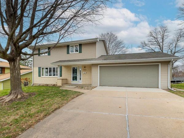 1862 Churchill Drive, Dubuque, IA 52001