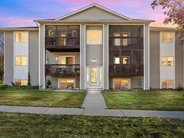 540 Augusta Cir, Unit 1, North Liberty, IA 52317