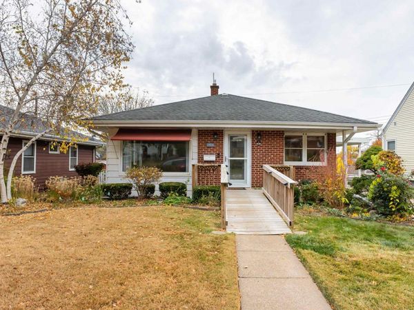 1966 Lincoln Avenue, Dubuque, IA 52001