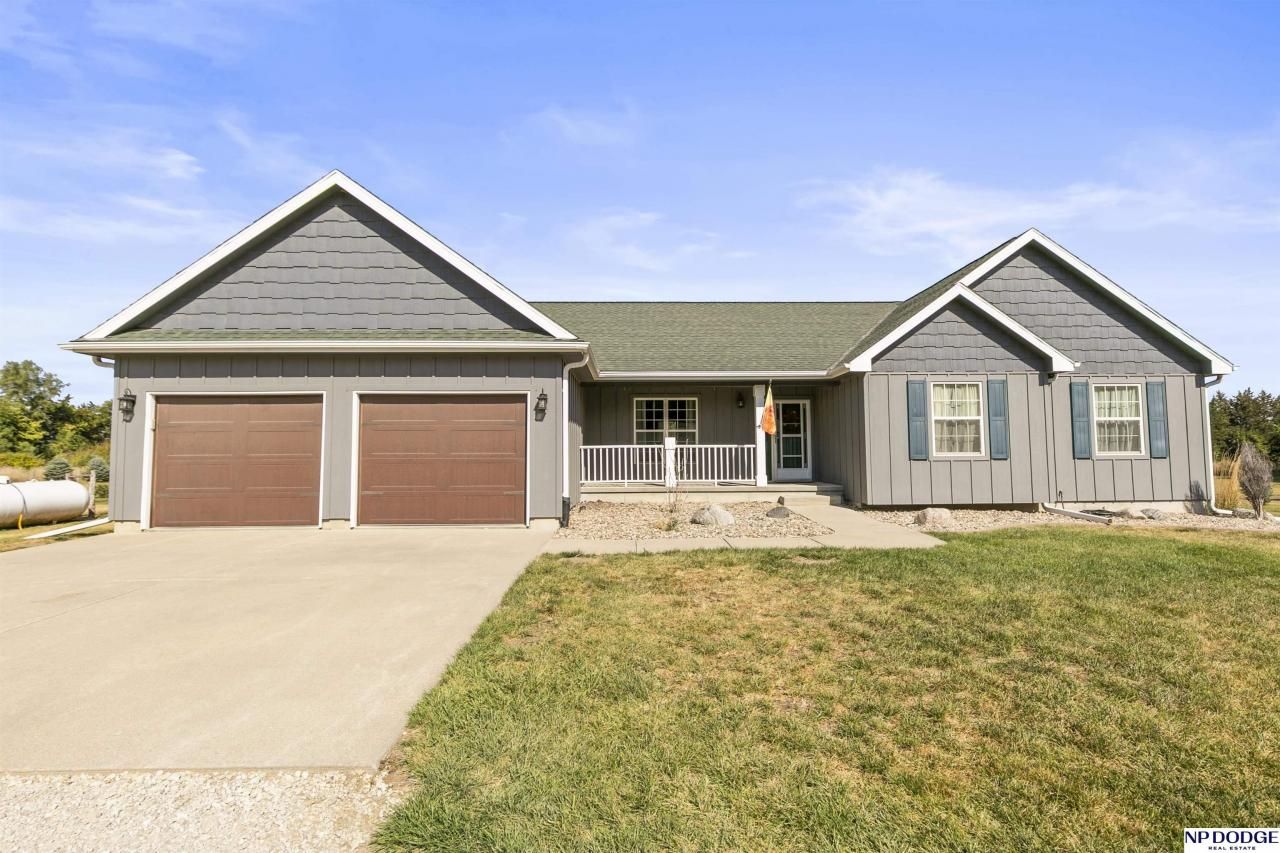 1859 Luther Lane , Hooper, NE 68031