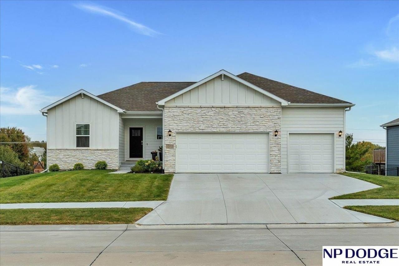 12113 S 204th Avenue , Gretna, NE 68028