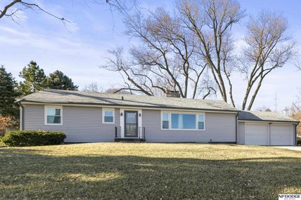1112 S 93 Avenue , Omaha, NE 68124