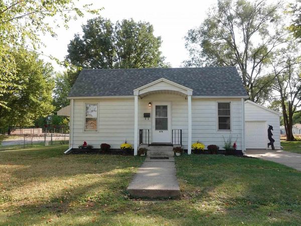 678 E GROVE Street, Galesburg, IL 61401