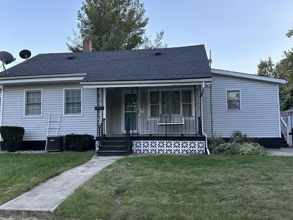 460 W KNOX Street, Galesburg, IL 61401