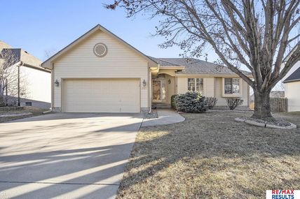 301 Castle Pine Drive , Papillion, NE 68133