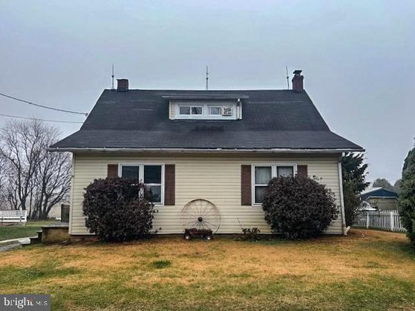 29 E MORRIS AVENUE, FAWN GROVE, PA 17321