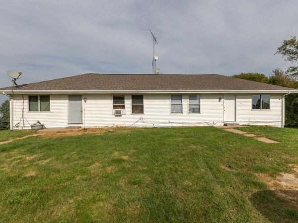 16792 Clay Hill Road, Dubuque, IA 52001