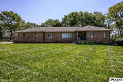 945 S 205 Street , Elkhorn, NE 68022