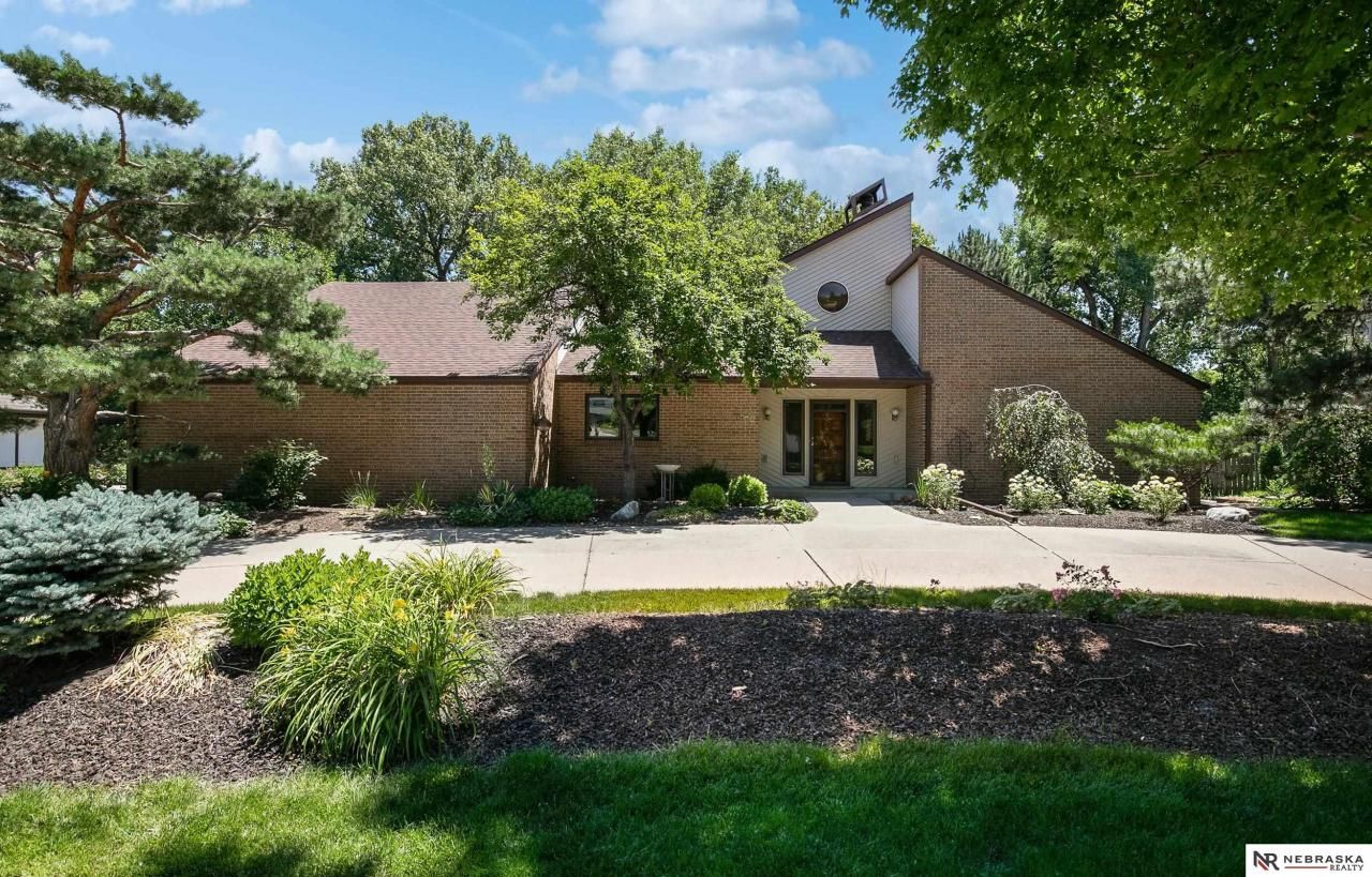 1300 Twin Ridge Road , Lincoln, NE 68510