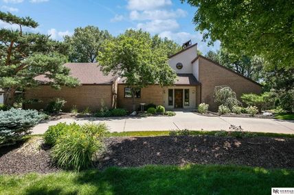 1300 Twin Ridge Road , Lincoln, NE 68510