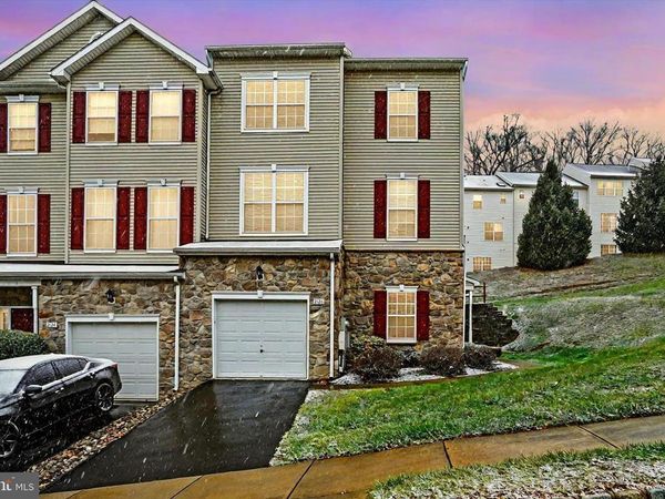2126 MAPLE CREST BOULEVARD, YORK, PA 17406