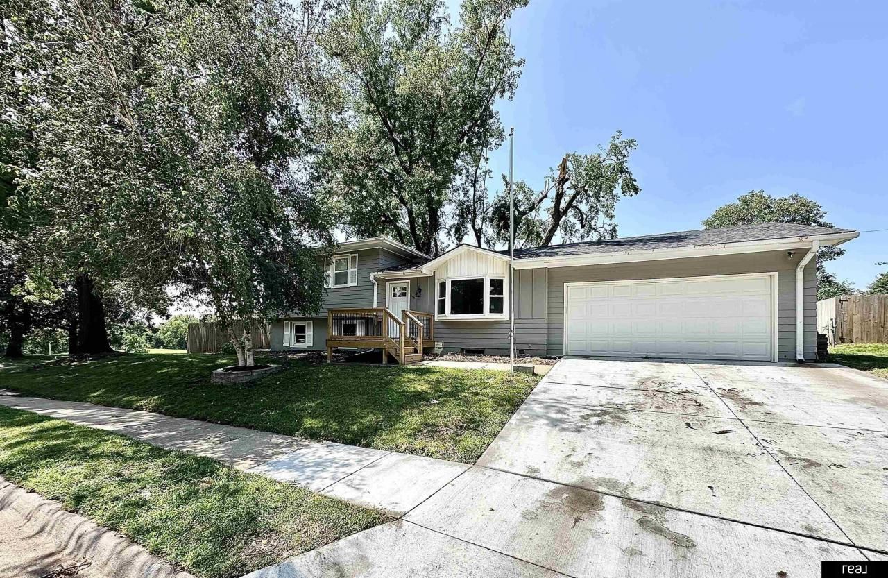 11080 Oakbrook Drive , Omaha, NE 68154