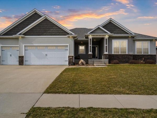 375 Ascot Lane , Robins, IA 52328