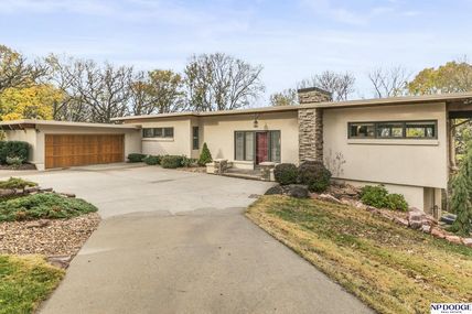 300 Skyline Drive , Elkhorn, NE 68022