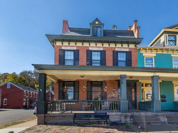 409 Bluff Street, Dubuque, IA 52001