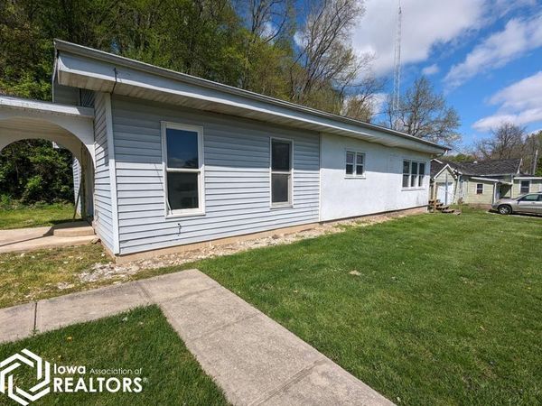 2115 RIDGE ROW, Burlington, IA 52601