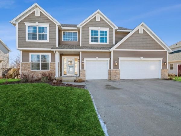 1105 Rolling Creek Drive NE, Cedar Rapids, IA 52402