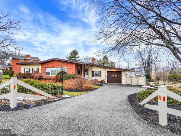 3291 LYNWOOD LANE, YORK, PA 17402