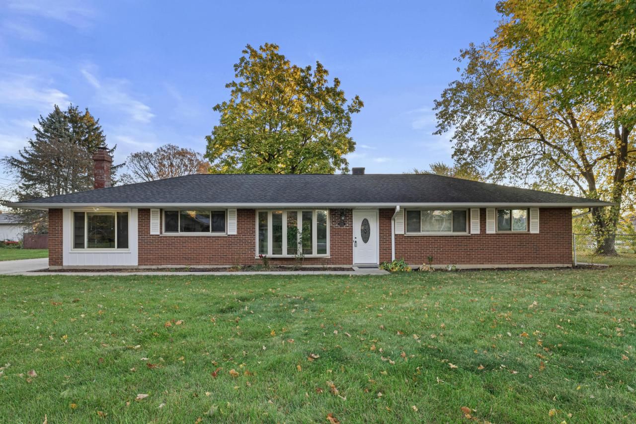 12181 43RD, PLEASANT PRAIRIE, WI 53158 | bairdwarner.com | MLS ID 1897379