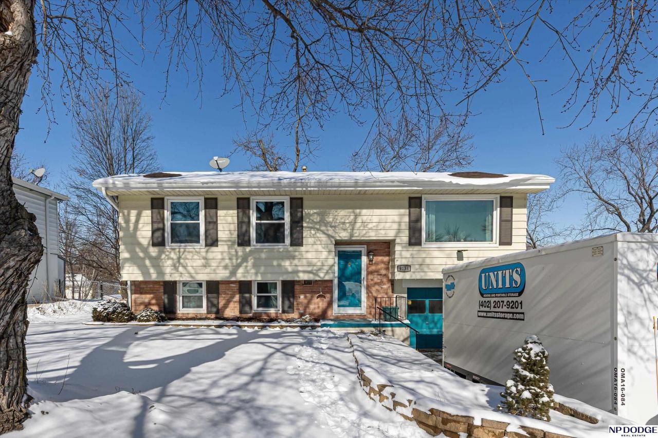 9134 Ames Avenue , Omaha, NE 68134