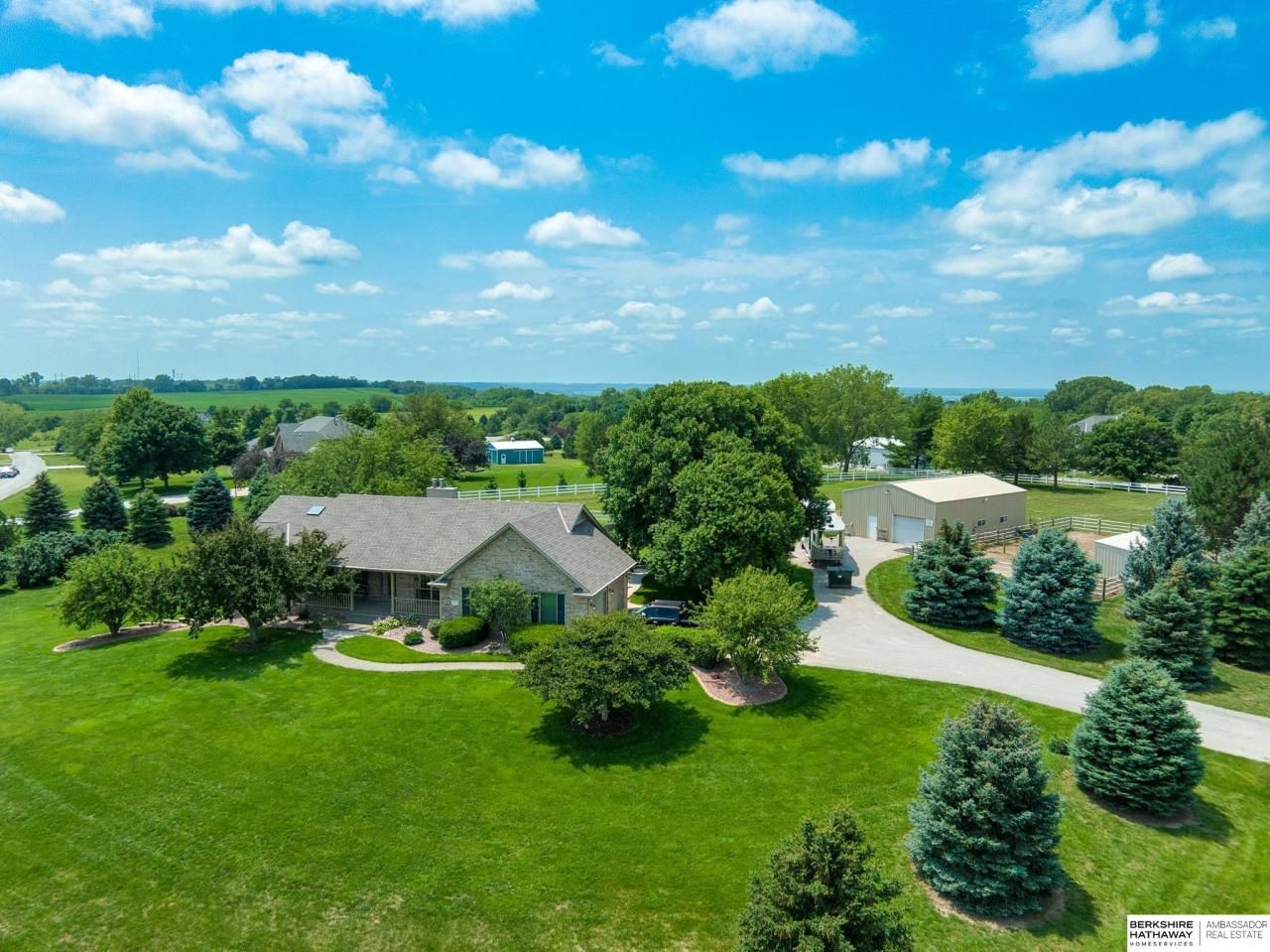 22335 Pine Hill Drive , Gretna, NE 68028