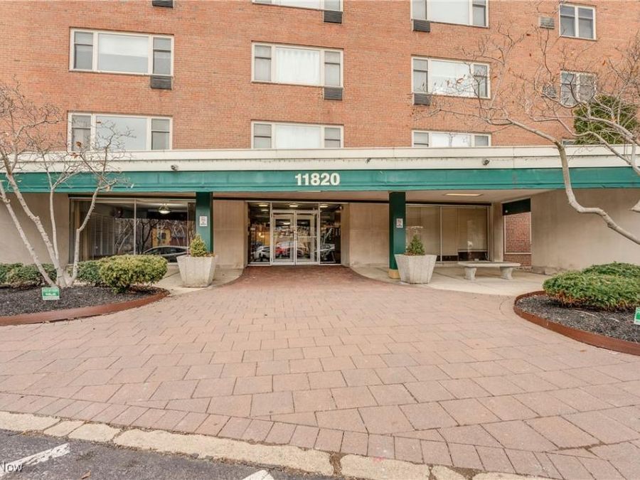 11820 Edgewater Drive, Unit 419, Lakewood, OH 44107 Photo 1