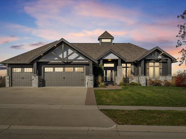 2037 Creek Wood Drive, Dubuque, IA 52003