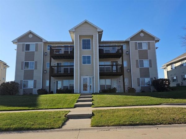 6723 Creekside Drive NE, Unit 1, Cedar Rapids, IA 52402