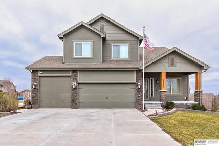 18803 Cottonwood Street , Omaha, NE 68136