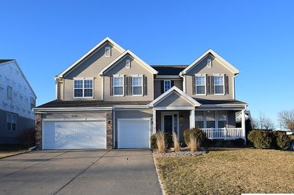 2120 Glacier Drive , Papillion, NE 68046