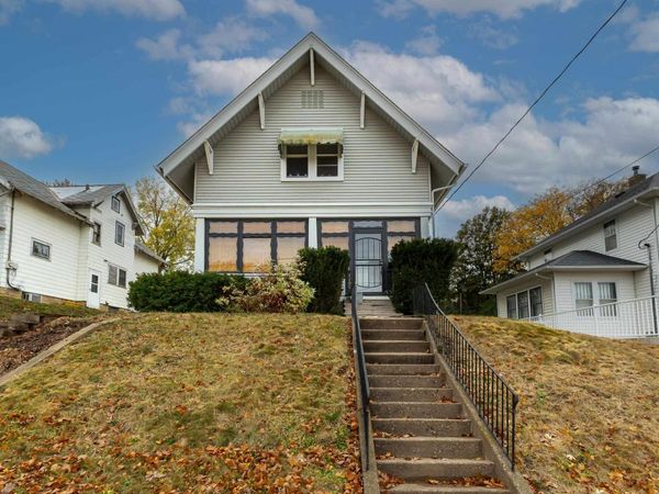 1205 Glen Oak Street, Dubuque, IA 52001