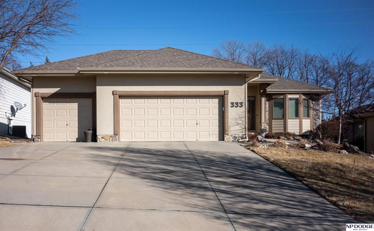333 S 169 Circle , Omaha, NE 68118