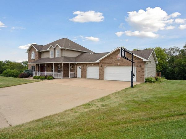 13580 Sundance Court, Dubuque, IA 52002