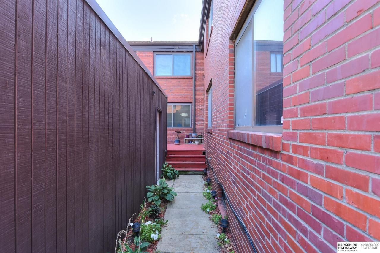 2011 Florence Mills Plaza , Omaha, NE 68110