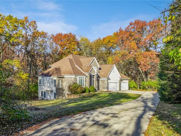 2754 Royal Oaks Drive NW, Swisher, IA 52338