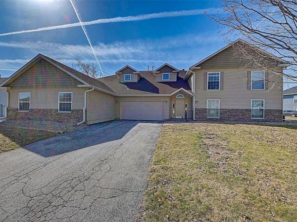 4320 Westchester Drive NE, Unit A, Cedar Rapids, IA 52402