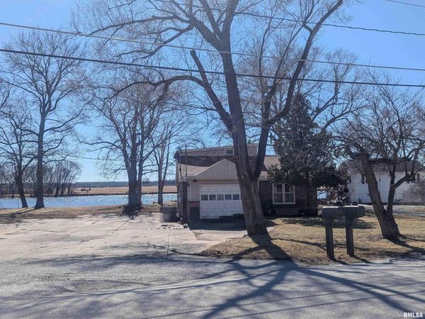 1124 NORTH SHORE Drive, Moline, IL 61265