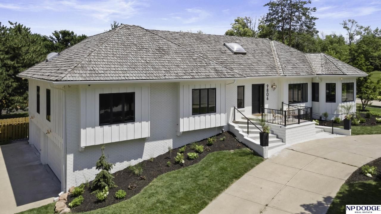 9806 Harney Parkway North , Omaha, NE 68114