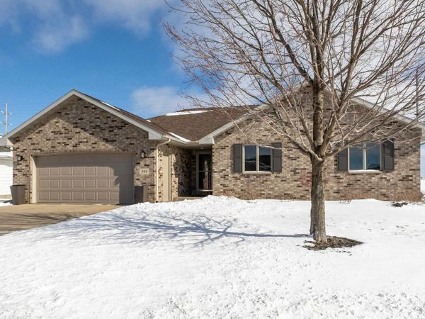 368 Lezlie Drive, Peosta, IA 52068