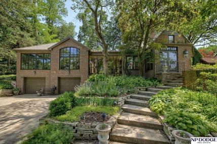 5913 Jones Street , Omaha, NE 68106
