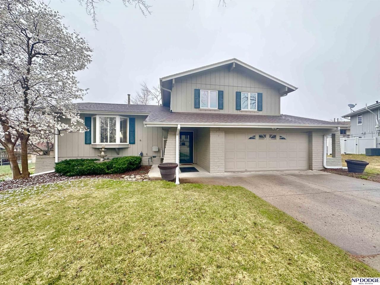 9818 O Circle , Omaha, NE 68127